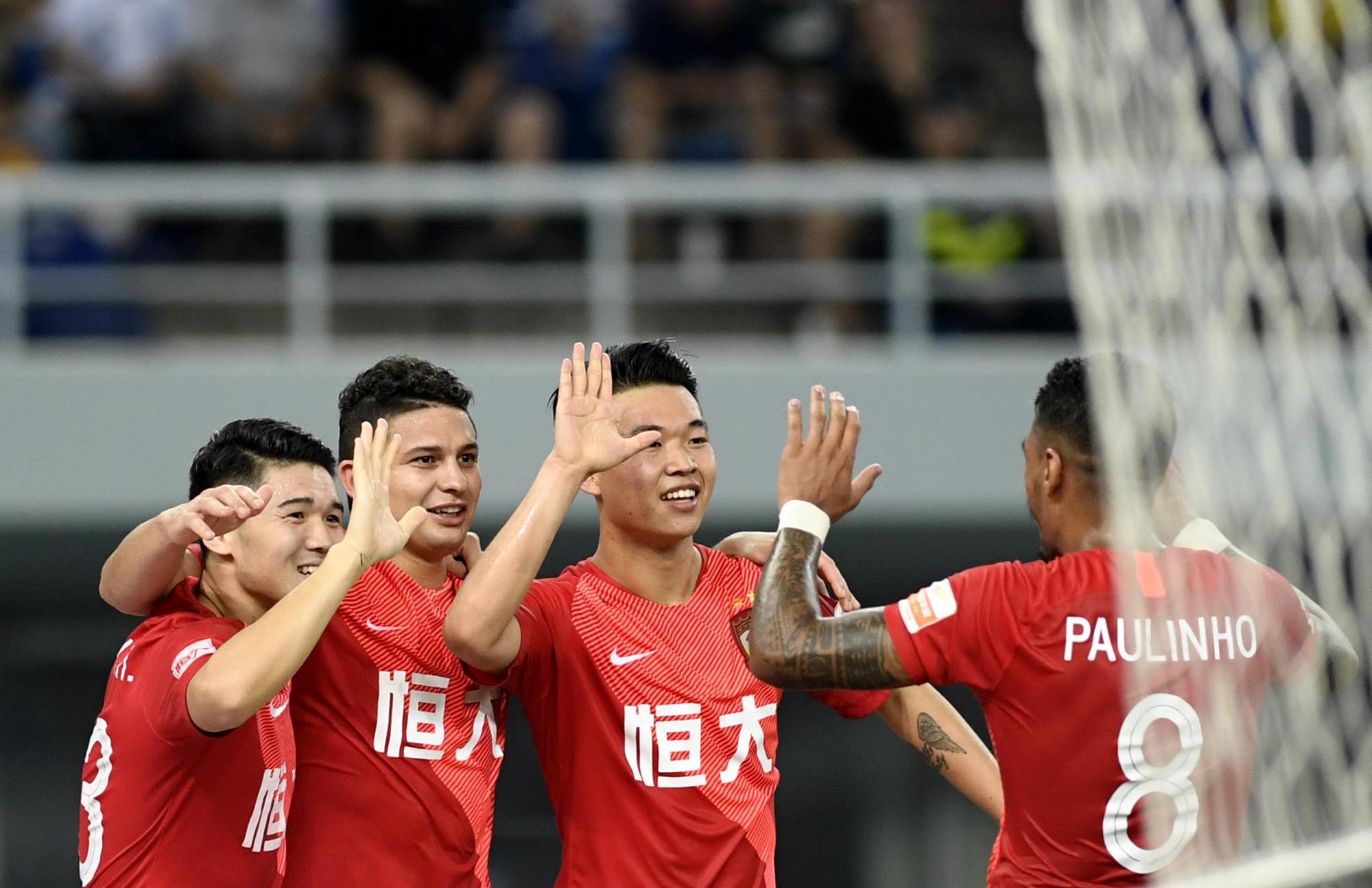 爱游戏体育包含离谱！广州队围绕欧冠官宣签约加时末段瓦伦西亚再遭质疑，新疆广汇迎来里程碑备战法国杯的词条